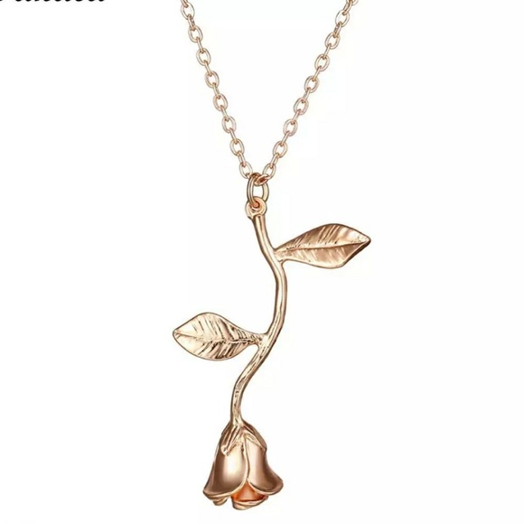 Jewelry - Rose gold rose bud dangle necklace.